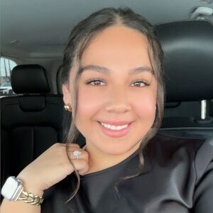 Meet your Posher, Yesenia